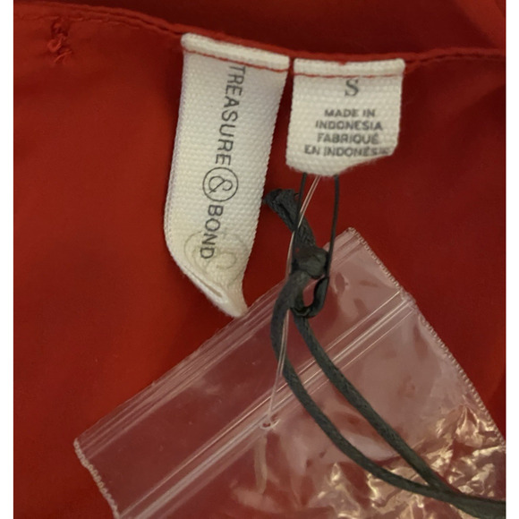 NWT Treasure Bond Silky Blouse Womens Small Red High Collar Office Modern Blouse - Picture 8 of 16